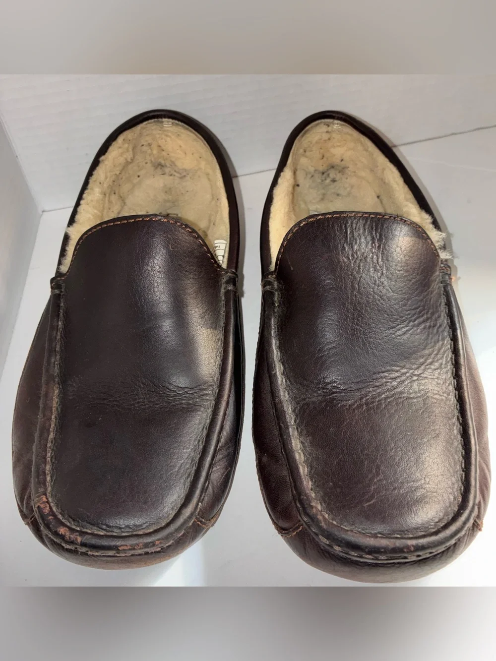 UGG Men's 9 Dark Brown Leather Slip-On Moccasin with Shearling Lining Shoes